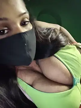 Snapshot of V-Hot-Suity chatting on July 28, 11:04 pm V-Hot-Suity online show from July 28, 11:04 pm