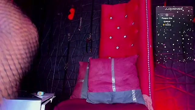 Snapshot of hottie_cristall chatting on February 27, 12:32 am hottie cristall online show from February 27, 12:32 am