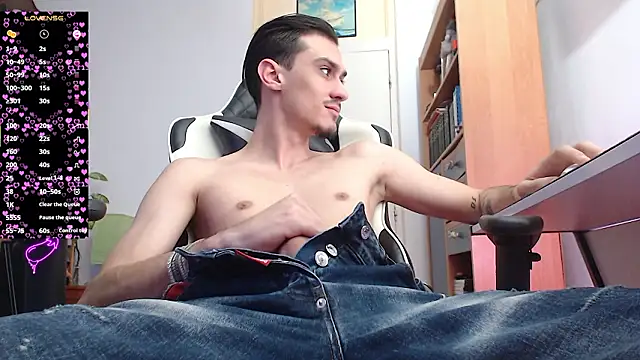 Snapshot of silasluxor chatting on March 3, 10:21 am silasluxor online show from March 3, 10:21 am