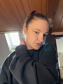 ViviLuu online show from March 12, 10:43 am