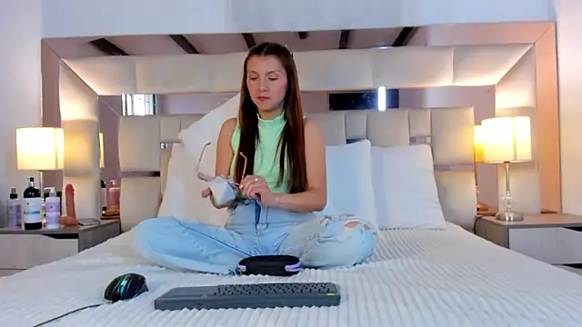 EloiseClairmont online show from April 10, 7:29 pm