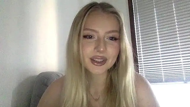 MayaWetDream online show from June 21, 5:15 pm
