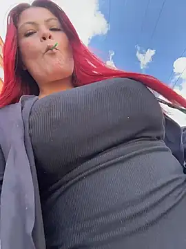 Snapshot of Lia-Moon77 chatting on February 20, 7:25 pm Lia-Moon77 online show from February 20, 7:25 pm