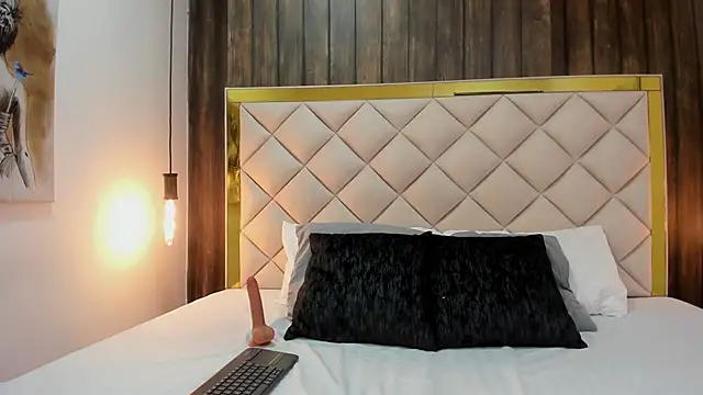 Snapshot of samanthaa_rosee__ chatting on February 8, 3:43 am samanthaa rosee online show from February 8, 3:43 am