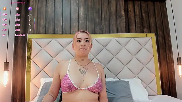 Snapshot of samanthaa_rosee__ chatting on February 14, 4:09 am samanthaa rosee online show from February 14, 4:09 am