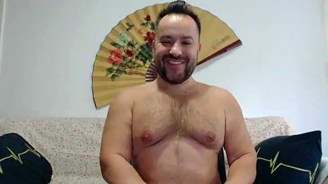 Snapshot of Hairy9inch chatting on July 20, 10:39 am Hairy9inch online show from July 20, 10:39 am