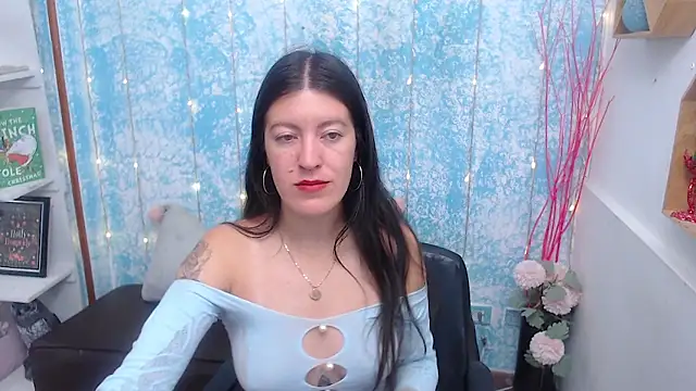 HannaOwen  online show from April 6, 1:56 pm