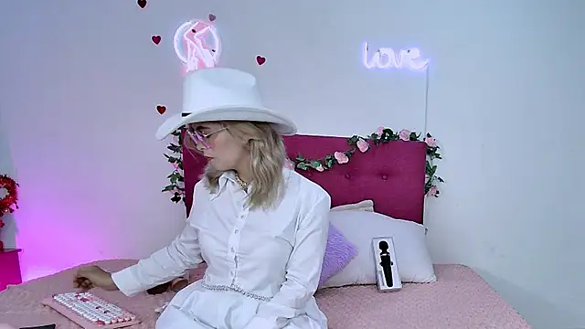 Sharlott 3 online show from June 4, 1:28 pm