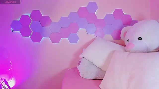 Nicole Whittee online show from March 4, 8:37 pm