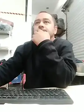 Snapshot of OMARMEX1 chatting on April 13, 2:22 pm OMARMEX1 online show from April 13, 2:22 pm