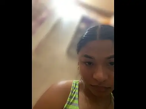 Snapshot of Romie_rous chatting on June 19, 4:44 pm Romie rous online show from June 19, 4:44 pm