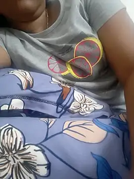 Snapshot of Fantasy_Queen94 chatting on February 9, 4:44 pm Fantasy Queen94 online show from February 9, 4:44 pm