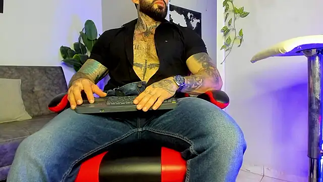 Alessrose online show from February 6, 7:39 pm