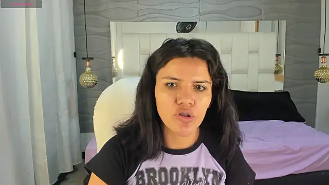 Snapshot of Thaliaa_Lopez chatting on February 17, 10:45 am Thaliaa Lopez online show from February 17, 10:45 am