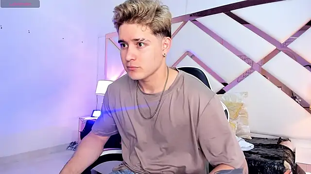 rayan linxx online show from March 12, 7:20 pm