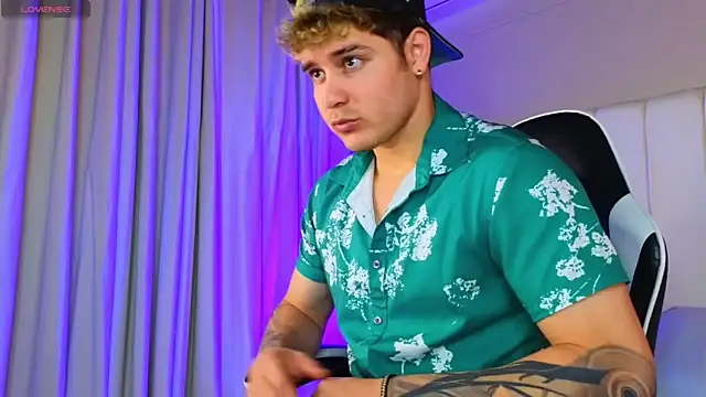 rayan linxx online show from April 7, 7:47 pm