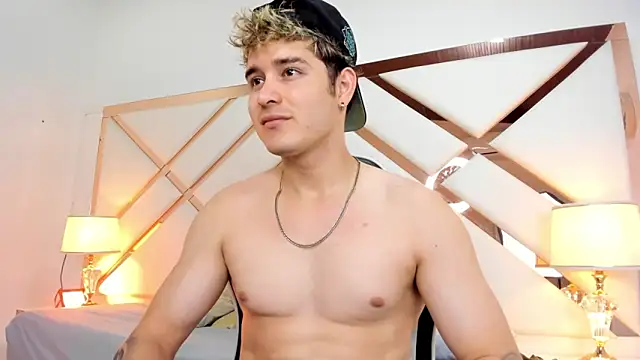 rayan linxx online show from April 16, 7:47 pm