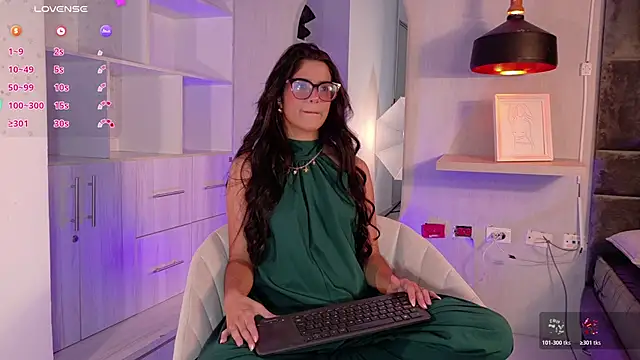 Snapshot of milan_walsh chatting on February 20, 2:39 pm milan walsh online show from February 20, 2:39 pm