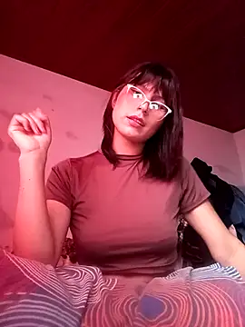 lucyscay  online show from May 2, 9:20 pm