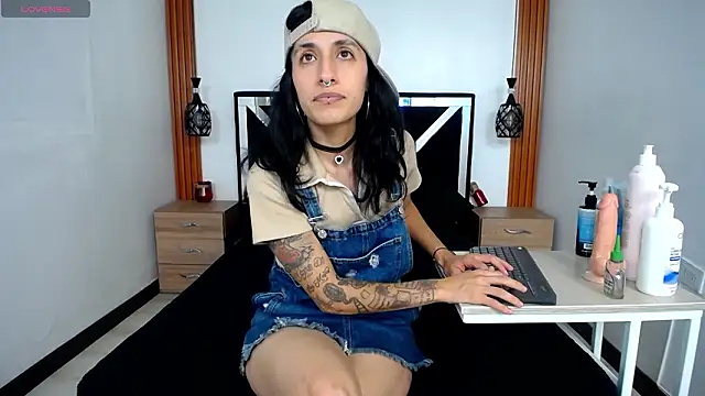 FRANCESCA LOVE  online show from March 12, 7:31 pm