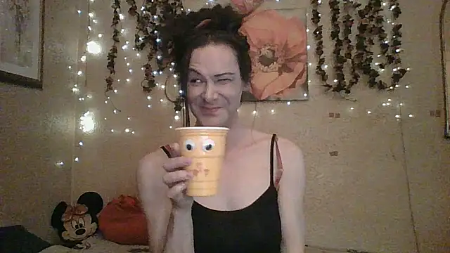 sillymillie4 online show from May 15, 1:23 am