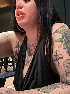 khloelynn online show from February 9, 3:43 am