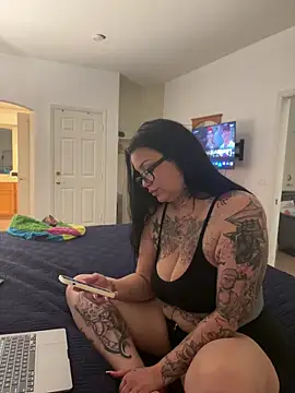 khloelynn online show from March 6, 4:09 am