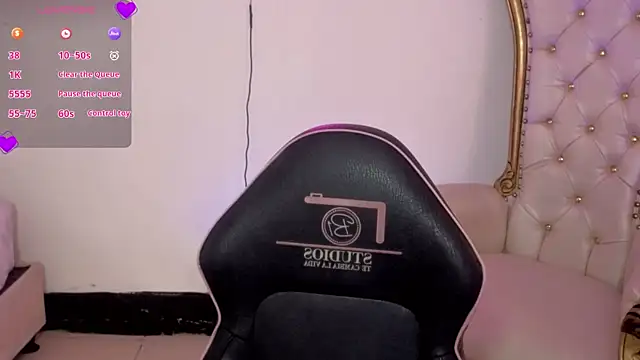 MAHYRA TAY online show from April 1, 7:55 pm