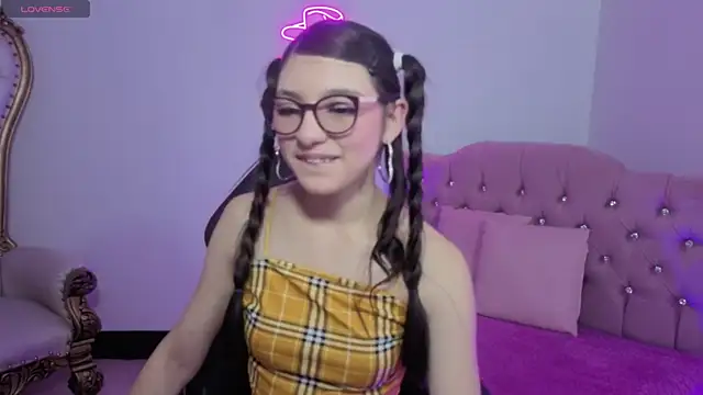 MAHYRA TAY online show from April 13, 8:47 pm