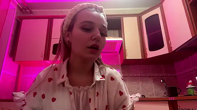 MiaBerlateen online show from February 25, 6:28 pm