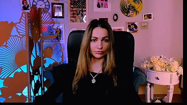 Snapshot of KrisWillis chatting on February 6, 9:23 am KrisWillis online show from February 6, 9:23 am