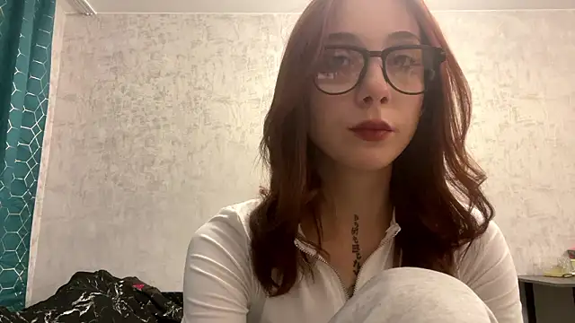 JulissaJoly online show from February 10, 1:37 pm