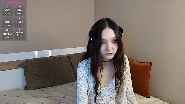 Snapshot of RayReina chatting on March 4, 5:08 pm RayReina online show from March 4, 5:08 pm