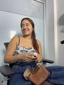 Emily Harpeer online show from April 18, 11:36 am