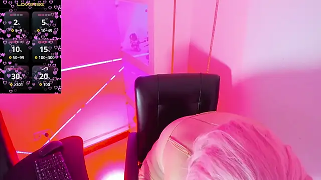 Snapshot of JoycePierce chatting on February 16, 12:34 pm JoycePierce online show from February 16, 12:34 pm