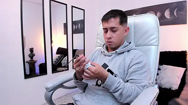 Snapshot of Tommas_Jhonson chatting on March 4, 1:44 am Tommas Jhonson online show from March 4, 1:44 am