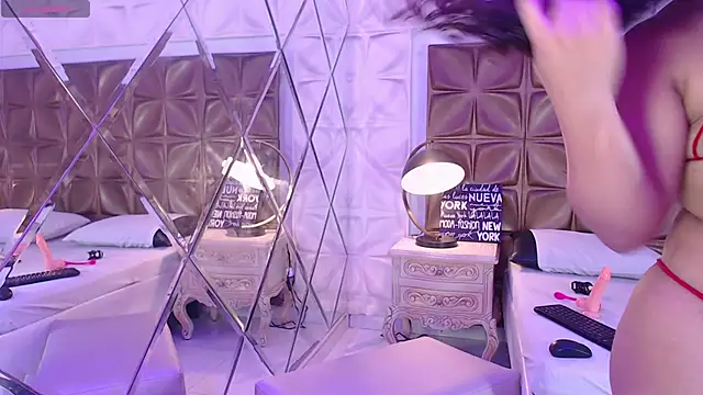 LunaJohns online show from April 15, 12:34 pm