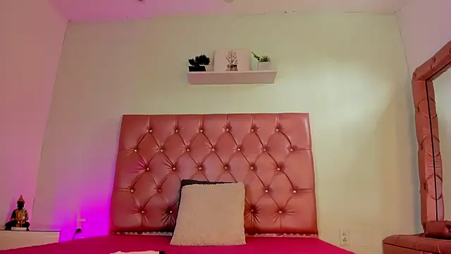 Snapshot of shantall_cruzz chatting on February 6, 8:23 pm shantall cruzz online show from February 6, 8:23 pm