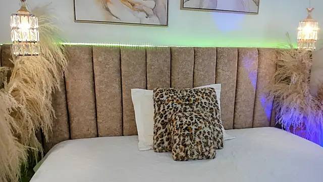 Yaasmin  online show from February 11, 6:57 pm