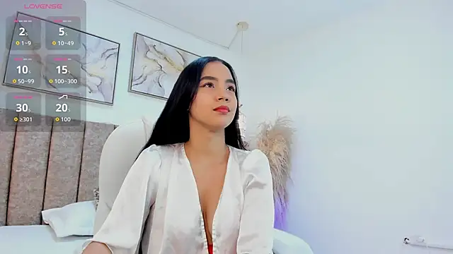 Yaasmin  online show from February 17, 6:36 pm