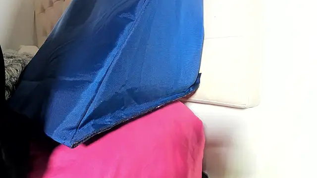 MiaEvans0 online show from March 26, 3:01 am