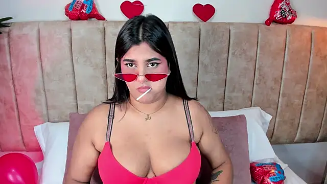 Snapshot of Roxy_Sin chatting on February 14, 8:05 pm Roxy Sin online show from February 14, 8:05 pm