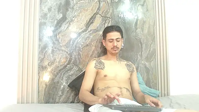 Damian-and-Camerum online show from April 19, 3:28 am