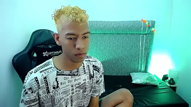 Snapshot of Taylerr_19 chatting on February 9, 2:59 am Taylerr 19 online show from February 9, 2:59 am