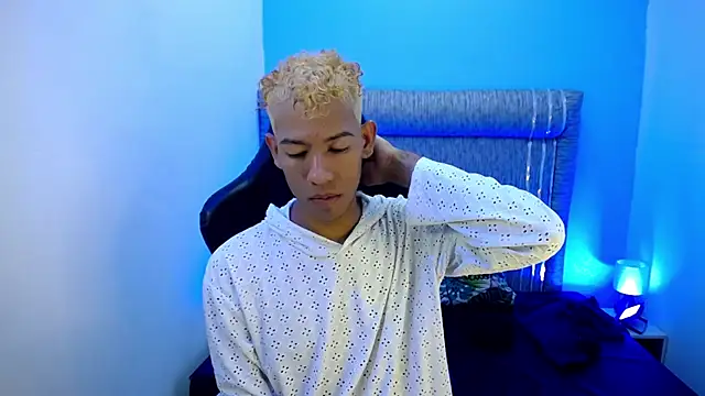 Snapshot of Taylerr_19 chatting on February 10, 3:10 am Taylerr 19 online show from February 10, 3:10 am