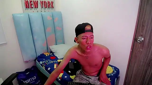 Snapshot of Taylerr_19 chatting on February 13, 8:38 pm Taylerr 19 online show from February 13, 8:38 pm