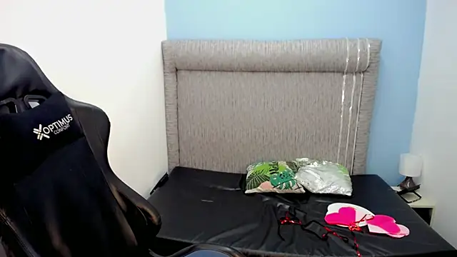 Snapshot of Taylerr_19 chatting on February 14, 3:31 pm Taylerr 19 online show from February 14, 3:31 pm