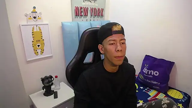 Snapshot of Taylerr_19 chatting on February 16, 10:17 pm Taylerr 19 online show from February 16, 10:17 pm