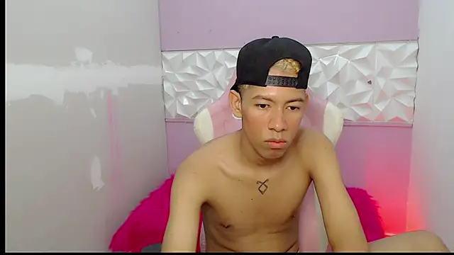 Snapshot of Taylerr_19 chatting on February 22, 4:57 am Taylerr 19 online show from February 22, 4:57 am