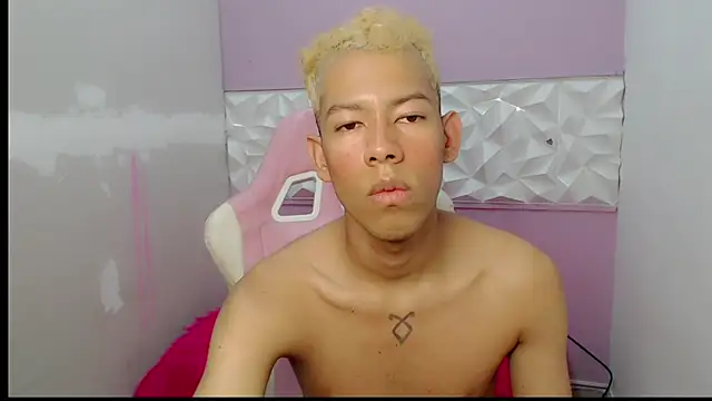 Snapshot of Taylerr_19 chatting on February 23, 3:26 am Taylerr 19 online show from February 23, 3:26 am